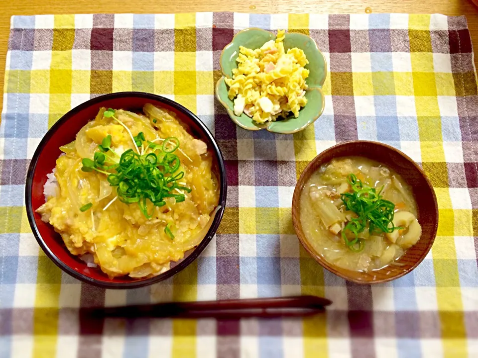 親子丼、マカロニサラダ、豚汁|sayuさん