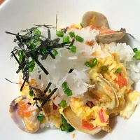 Snapdishの料理写真:アサリとトマトの卵とじ丼|せわさん