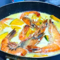 Snapdishの料理写真:Ginataang hipon w/ kalabasa Pinoy style ( shrimp in coconut w/ pumpkin )|フロデリサ ロサダさん