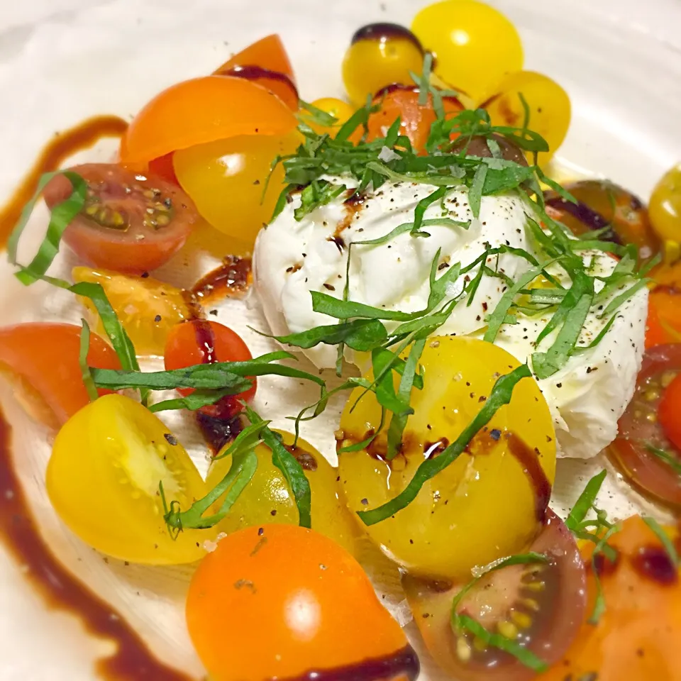 Fresh mozzarella and heirloom tomatoes caprase|Alisaさん