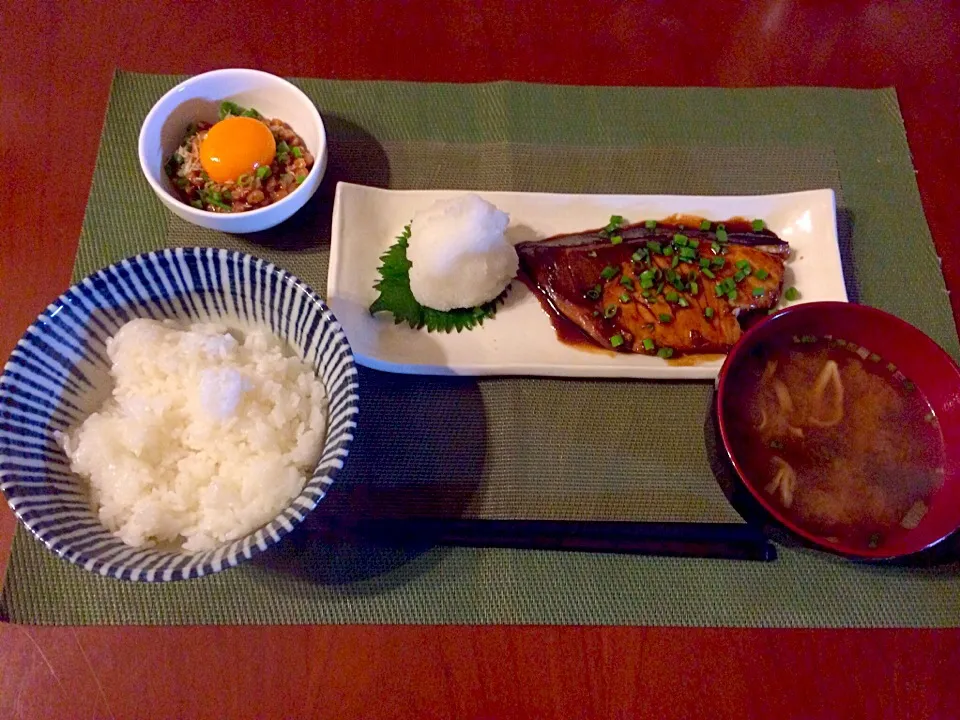 Snapdishの料理写真:Dinner for hubby🍴深夜食堂🌝鰤の照り焼き･卵納豆･お味噌汁|🌈Ami🍻さん