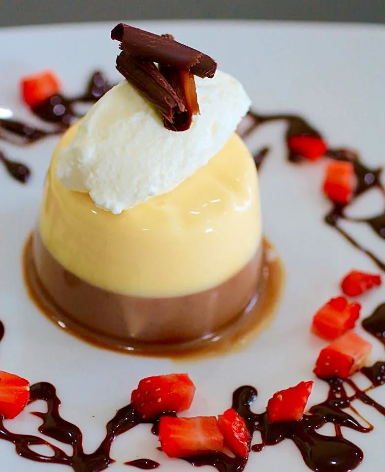 Snapdishの料理写真:Chocolate-Vanilla Bavarois|Arty Chavimonさん