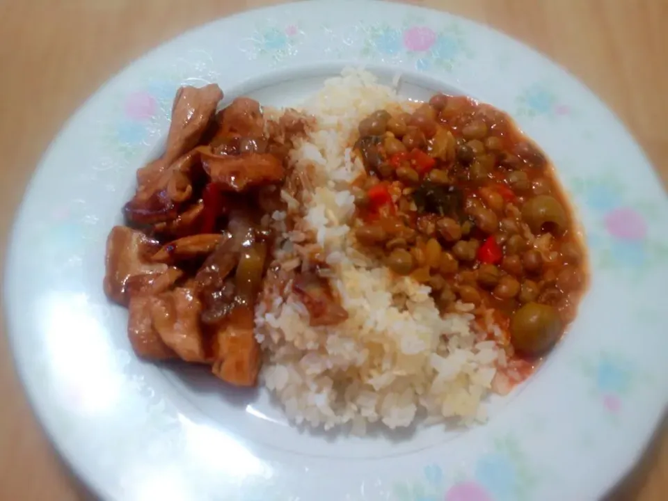 White Rice with Green Pigeon Peas and Pepper Chicken|Yari Gonzálezさん