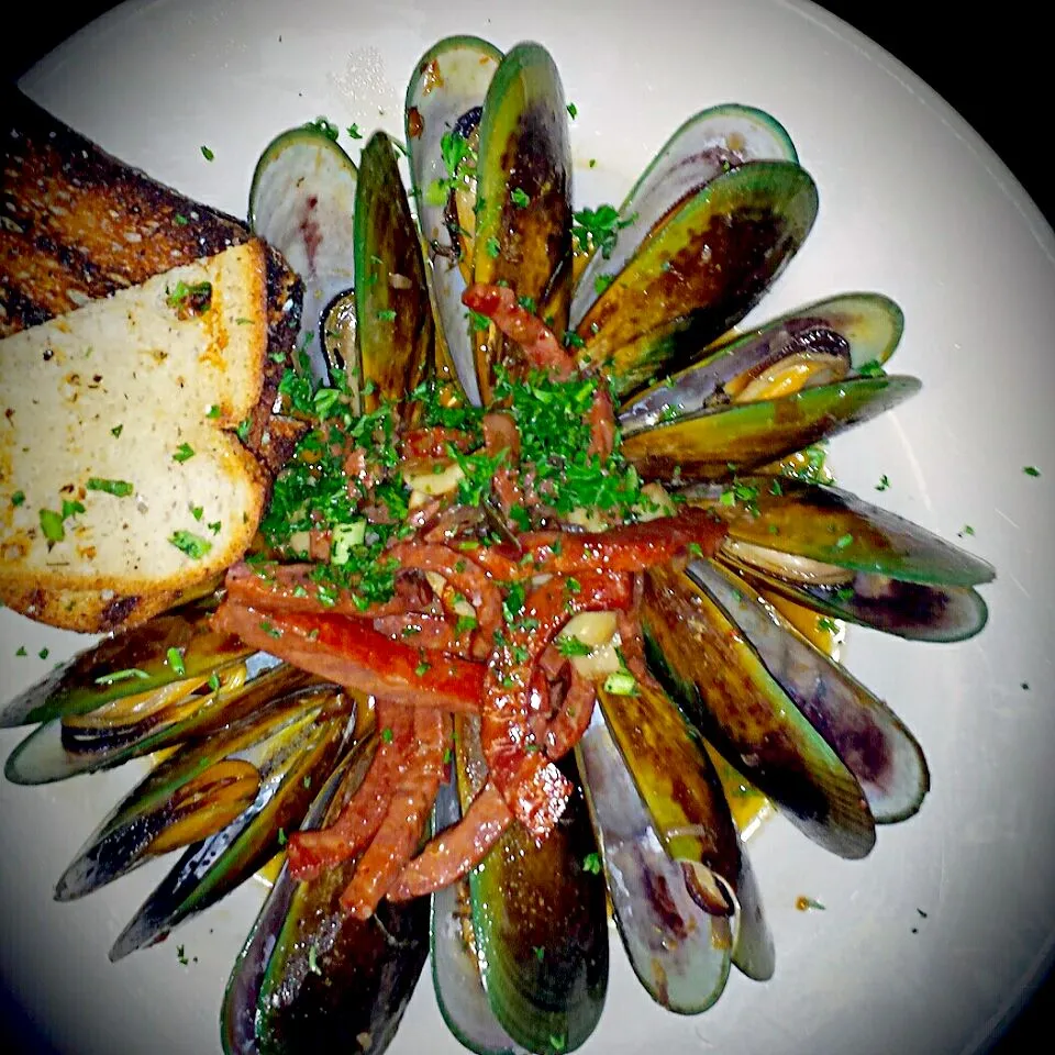 #cavallosrestaurant andouille bourbon mussels|James Sid Cavalloさん