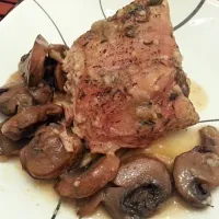 Snapdishの料理写真:Pork Roast & Mushroom Gravy|Melissa Marie Hallさん