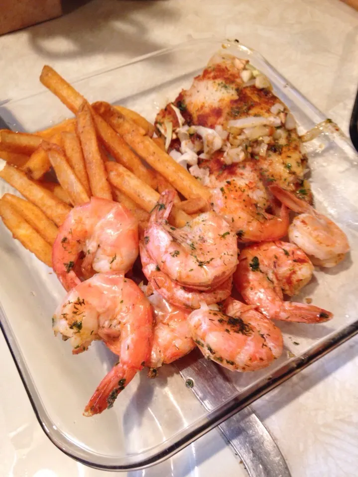 Garlic shrimp with baked tilapia and homemade french fries.|Spice Girlさん