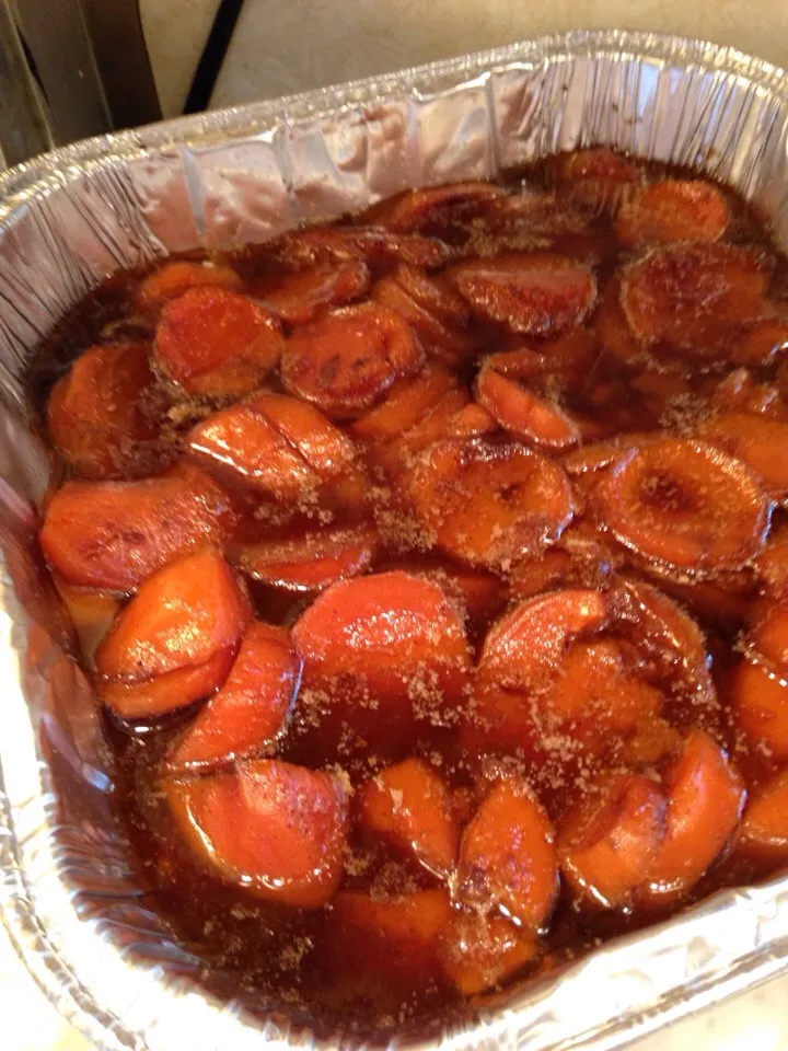 Snapdishの料理写真:Fresh baked yams with butter sauce, cinnamon, and brown sugar.|Spice Girlさん