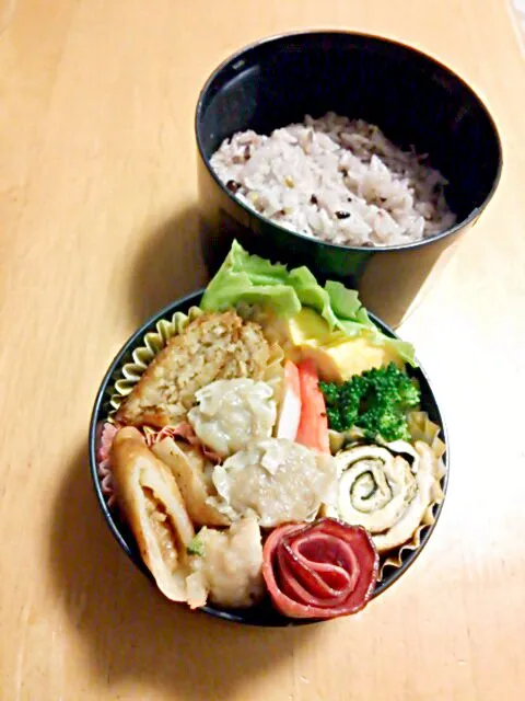 雑穀ご飯～✾
メンチカツ
卵焼き
春巻きあげ～
エビシュウマイ
 油揚げの巻き巻き～|Sakuraちゃんさん