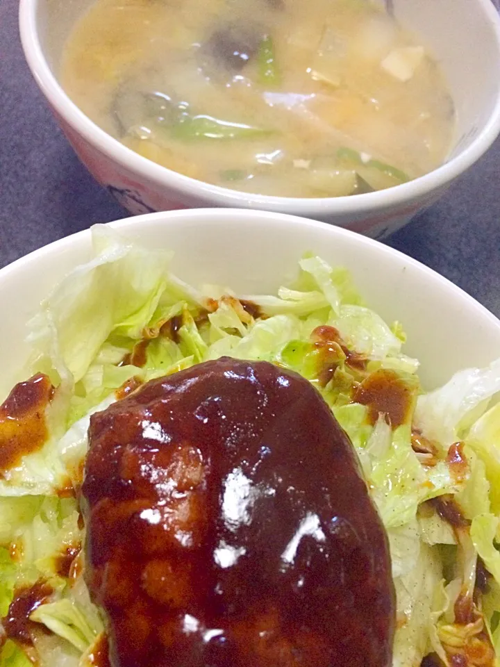 昨日の湯豆腐再生味噌汁とハンバーグ丼|gekoさん