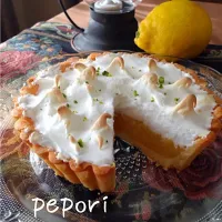 Snapdishの料理写真:無農薬レモンで甘酸っぱいレモンタルト🍋