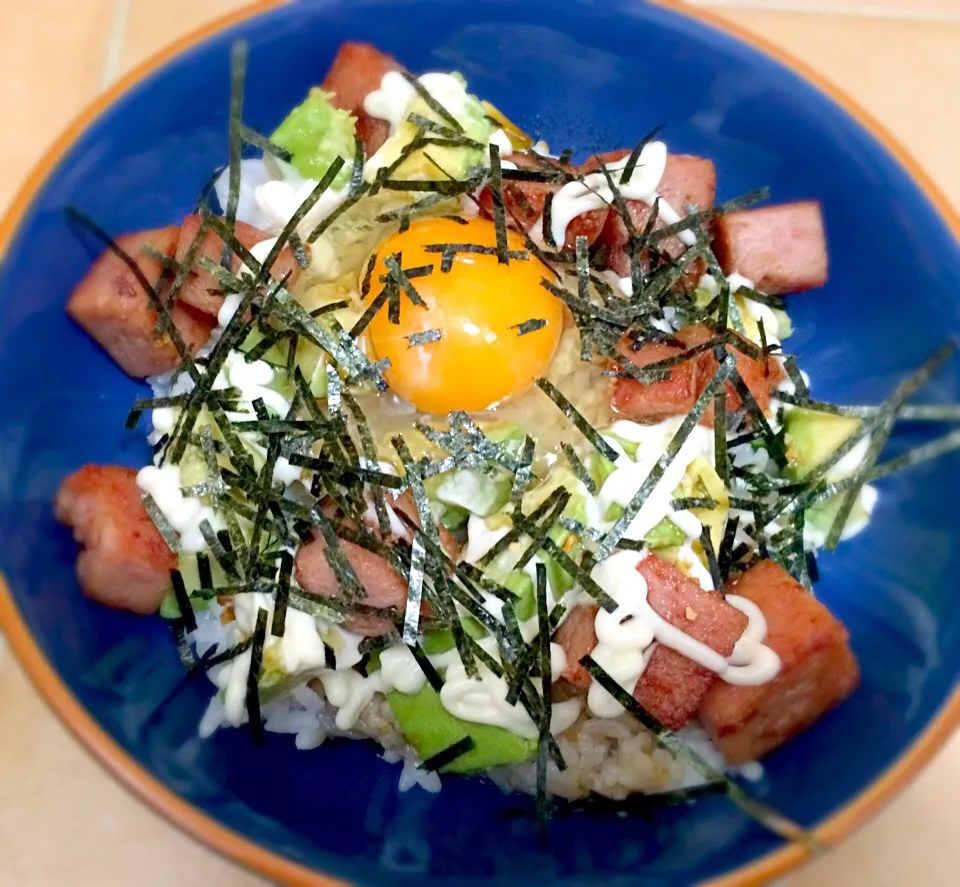 アボカドスパム丼|こじ∀こじさん