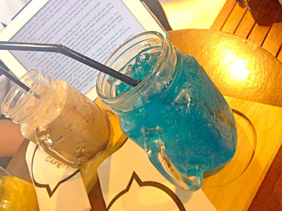 So blue and bright day .... Blue sky soda & Mocha spacial blend|Anne~AunAunさん