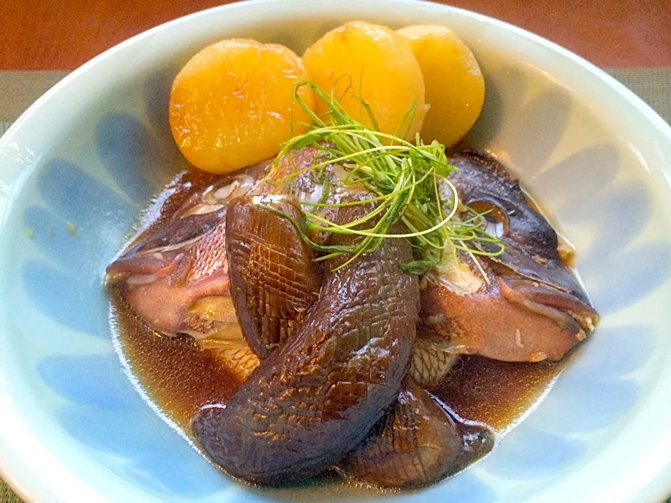 Snapdishの料理写真:Simmered Sea bream &radish🐟真鯛･お頭と大根の煮付け|🌈Ami🍻さん