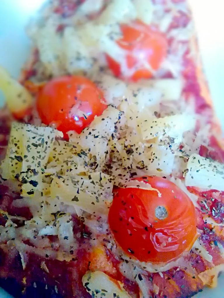 Dairy free cheese tomato and pineapple naan bread pizza. #pizza #Dairy-free|Bexさん