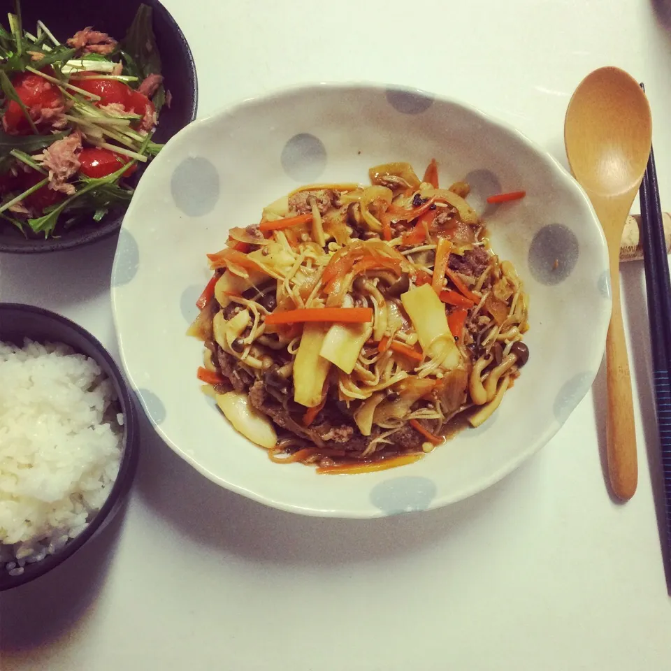 ＊旦那さんの晩御飯＊たっぷりキノコの和風ハンバーグ・トマトとツナのサラダ|髙榮 杏奈さん