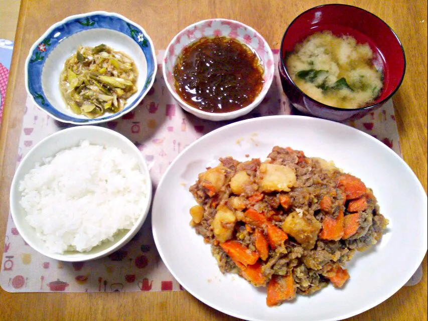 ２月４日 肉じゃが ネギサラダ もずく お味噌汁|いもこ。さん