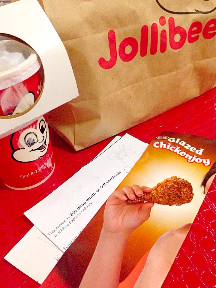 Free GC na naman! #LateDelivery #Jollibee #MidnightSnack|iamfem05さん