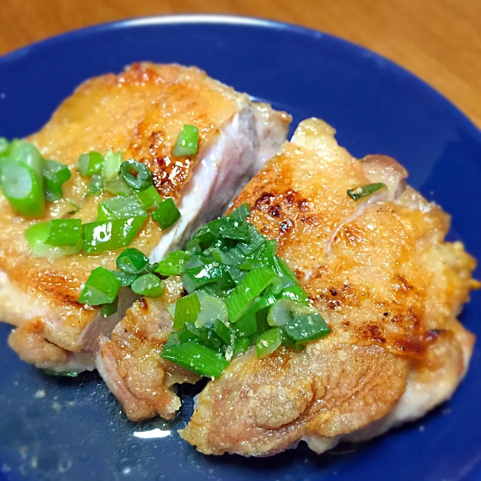 鳥モモ肉のネギ塩焼き|門乃ケルコさん