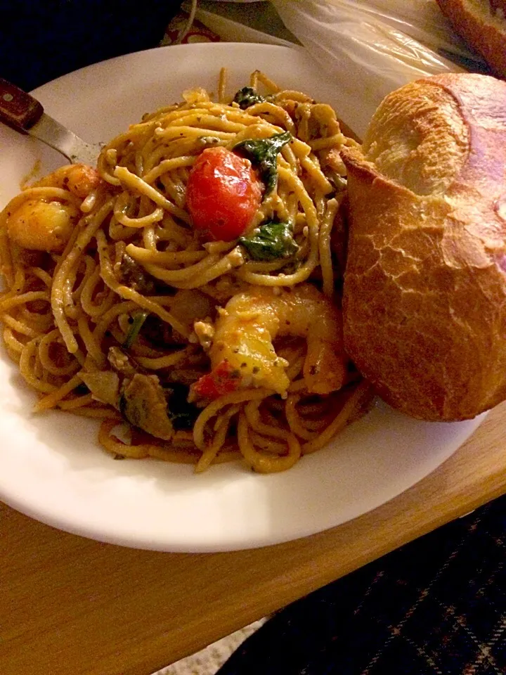 Whole wheat shrimp pasta with  roasted mushrooms, tomatoes, and spinach in a rose sauce ( & lots of garlic😉)|Milka Papricaさん