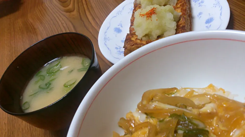 ・玉子丼
・厚揚げの七味おろしのせ
・里芋の味噌汁|ようかんさん