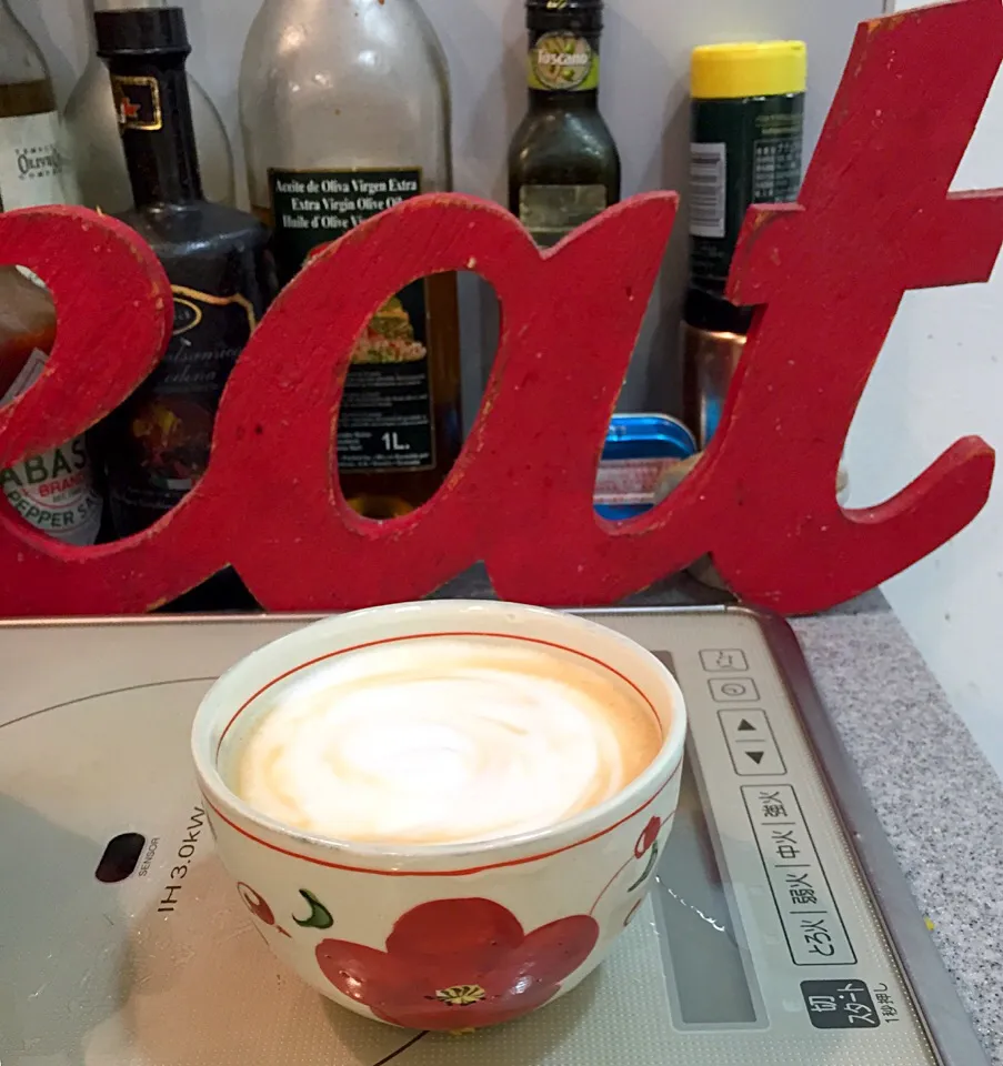 Latte bowl at home|lauren shannonさん