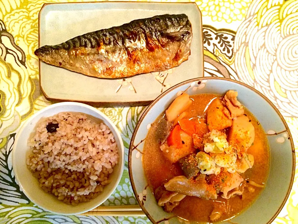 Grilled mackerel, pork soup & brown rice|mamakumiさん