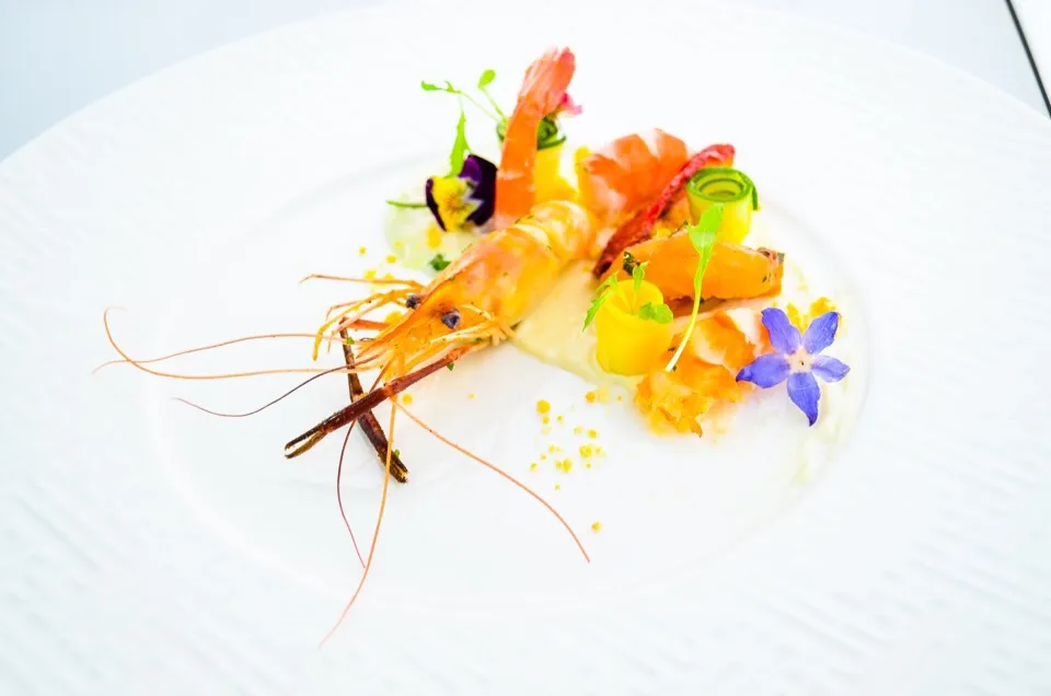 Prawns plate, 3 prawns types, with sundried tomatoes, slow roasted, horseradish emulsion.|chef louisさん