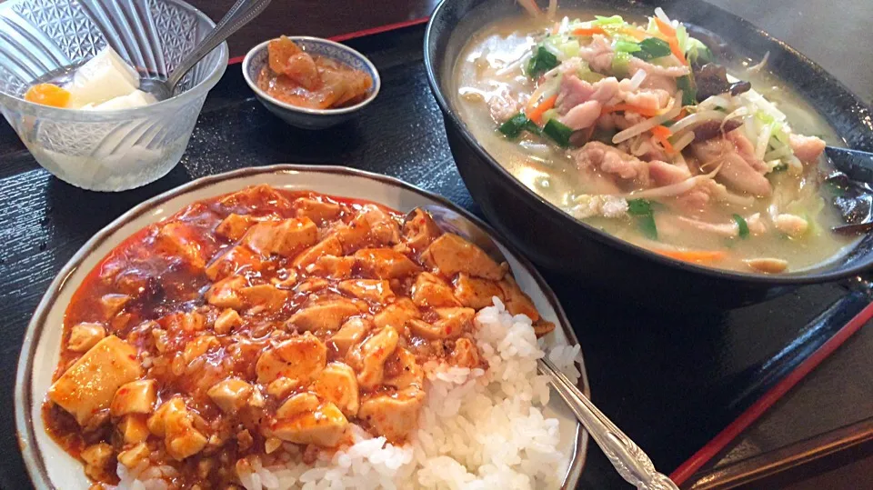 Snapdishの料理写真:【日替定食】鶏肉野菜タンメンと小麻婆豆腐を頂きました。|momongatomoさん