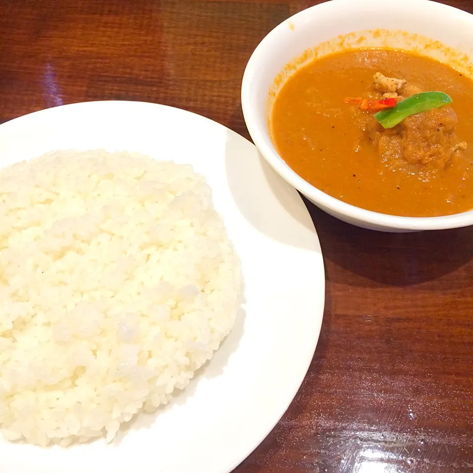 チキンカレー。スパイス効いてて美味しい。|Snack PIYOさん