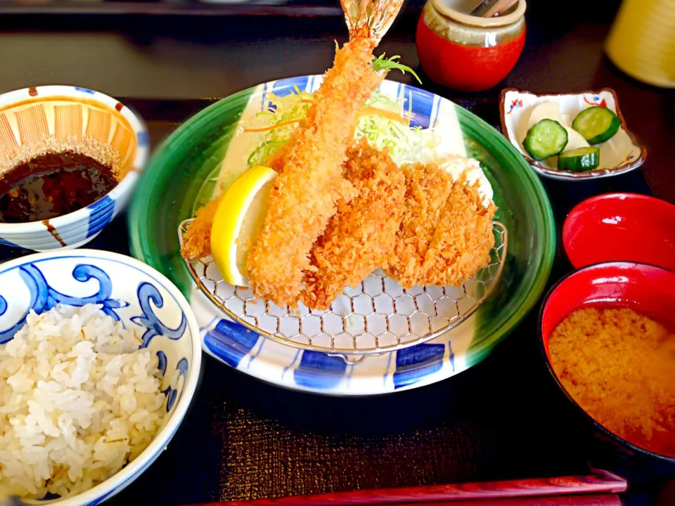 海老ヒレカツ定食⭐食べ過ぎたー…|くりちさん