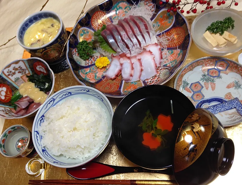 20150207夕食。今日は不慣れな仕事でパツパツにつき、三食とも手抜き。夕食で作ったのは、豆苗と生麩のお吸い物と、ホタルイカのぬただけ。いなだの刺身、タコの刺身。茶碗蒸し。クリームチーズの麹漬け。|Keiko Moritaさん