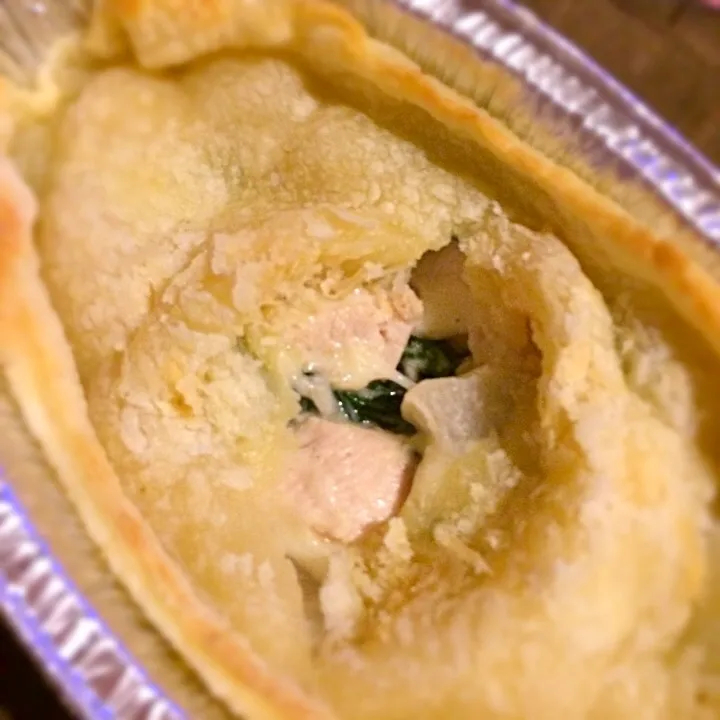 Chicken, spinach and white radish hot pie 鶏肉ほうれん草大根の全粒粉ホワイトソースグラタンのパイ包み|emi tanakaさん