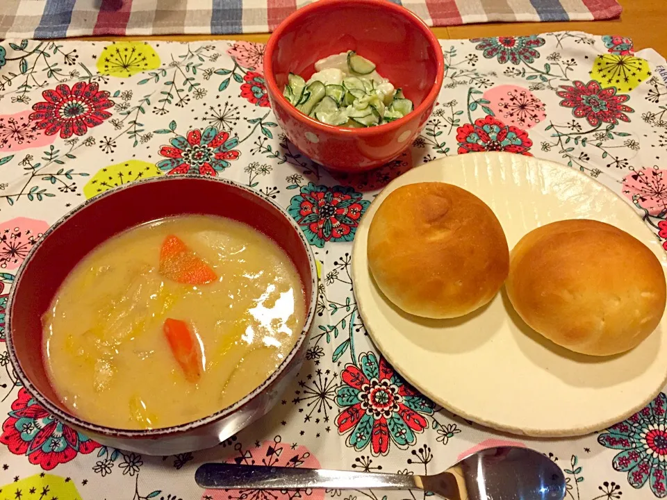 焼き立てパンとコーンクリームシチュー|ゆっこっこさん