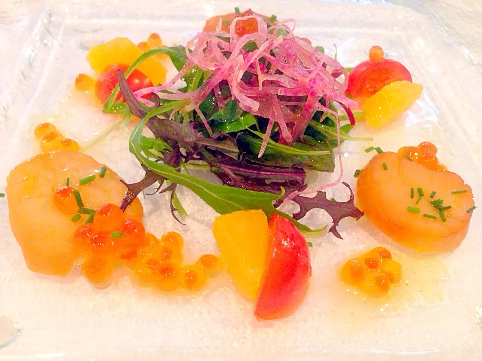 Smoked sea scallop and salmon roe salad  帆立貝の自家製スモークとイクラのサラダ仕立て🇮🇹|ゆうじ.さん