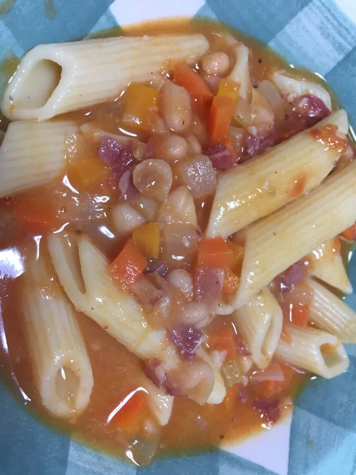 Snapdishの料理写真:白いんげん豆と野菜のスープのパスタ|お家でbar!さん