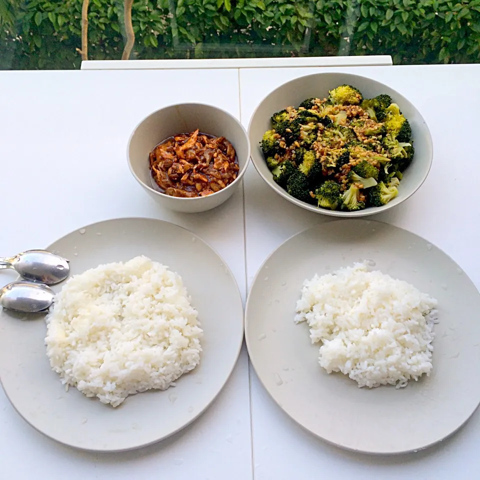 Snapdishの料理写真:Terriyaki salmon and stir fired broccoli|Lisa Tanさん