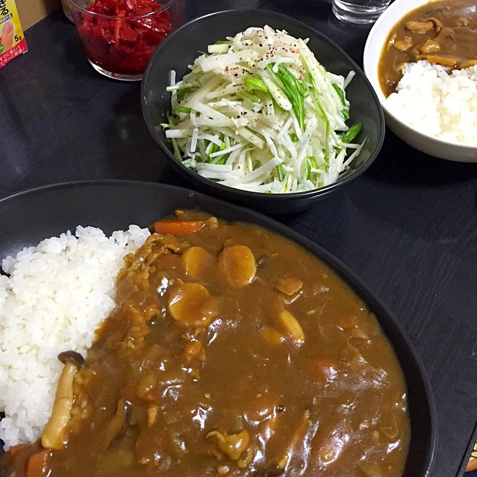 今日の晩ご飯は、2日目きのこカレー、ホタテと大根のサラダ。|ゆえさん