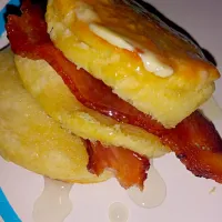 Organic Honey Butter With Cherry Wood Bacon Biscuit|Kimさん