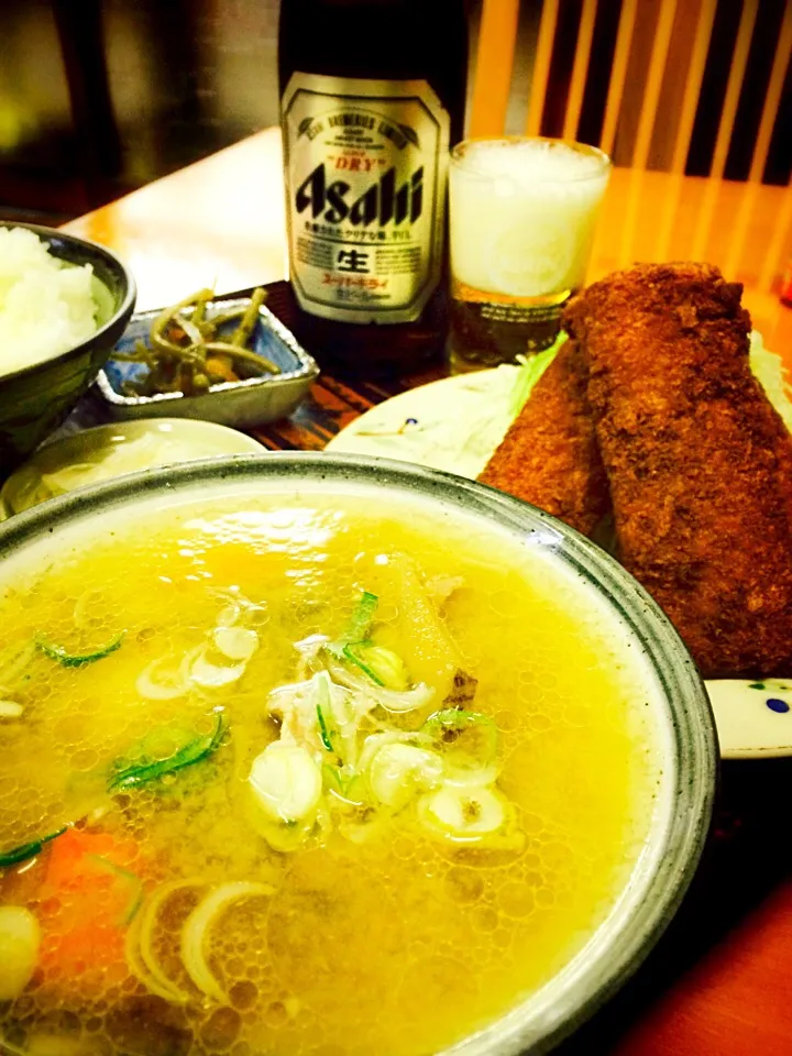 近所の定食屋でイカフライ定食&豚汁で晩飯-_-b✨|#呑喰道楽さん