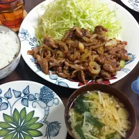 豚肉しょうが焼き&えのきとワカメのお味噌汁～♪|三宅章人  Akihito Miyakeさん