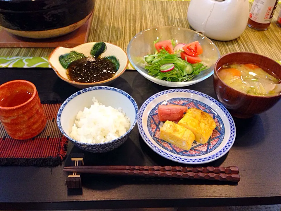 朝ご飯，玉子焼き，サラダ，もずく，豚汁|ryotaママさん