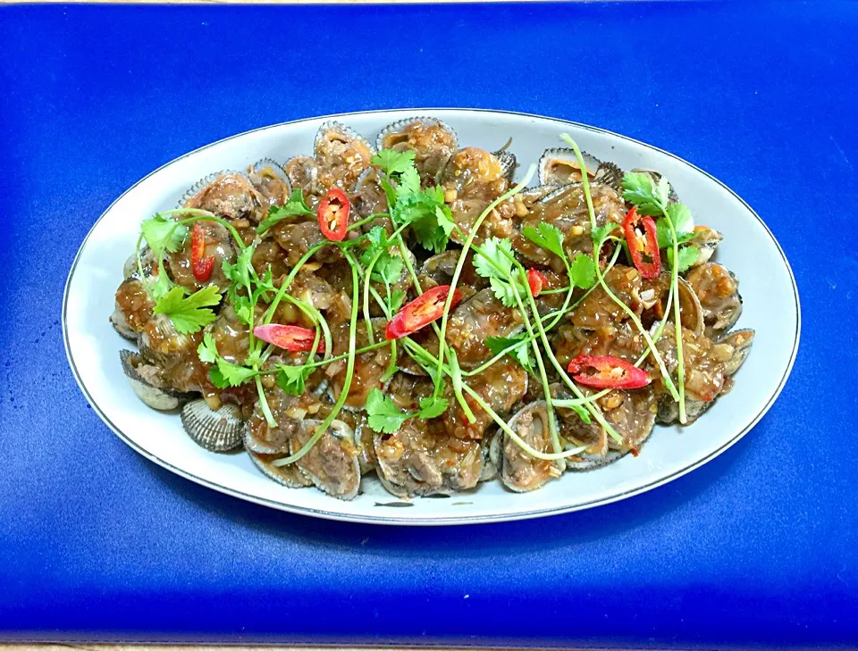 Snapdishの料理写真:oysters tamarind sauce(sò huyết sốt me)|マイトョアさん