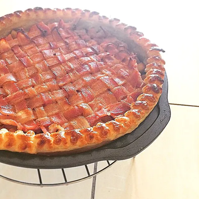 Bacon lattice apple pie ベーコンラティスアップルパイ|Yuka Nakataさん