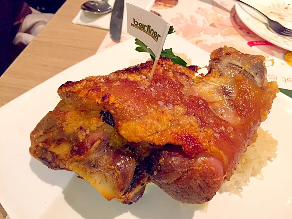 Roasted pork knuckle|Sky Blueさん