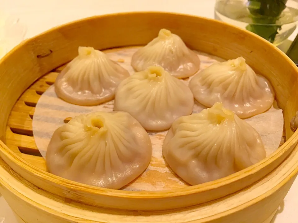 Steamed stuffed pork dumplings in supreme soup|Sky Blueさん