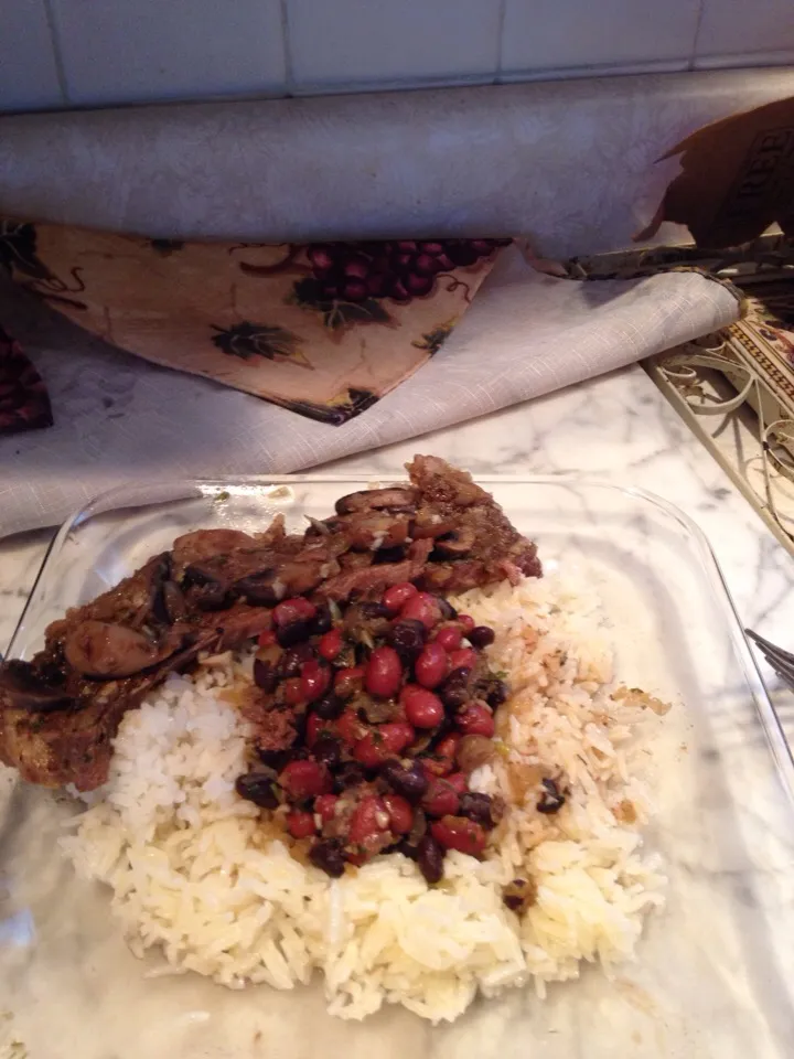 Red beans,Black beans, jasmine rice and steak with mushrooms|Spice Girlさん