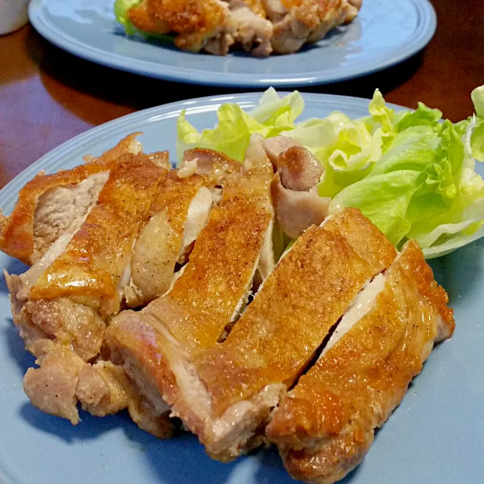 パリパリ皮のチキンステ―キ🐔|ふりるさん