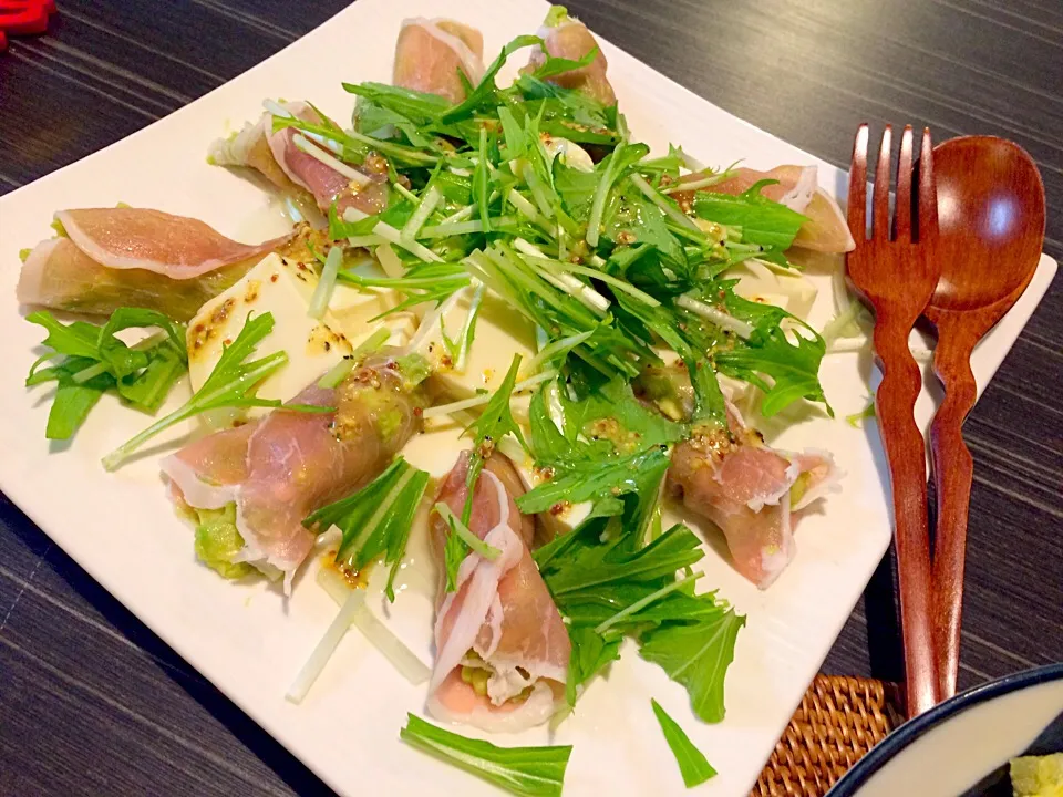 アボカド生ハム巻き豆腐サラダです。|かれんさん