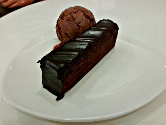 choco cake with icecream|elizabeth angさん