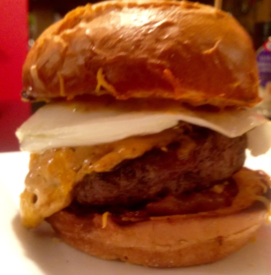 Breakfast Burger with bacon egg and chipotle hollandaise|peggy waldonさん